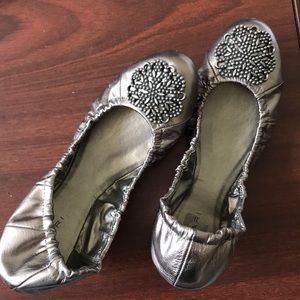 Cute bronze colored flats, great for travel